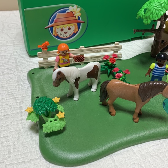 Pony Pasture/Hay Wagon 40th Anniversary Set 5457 - Playmobil Country - Picture 2 of 13